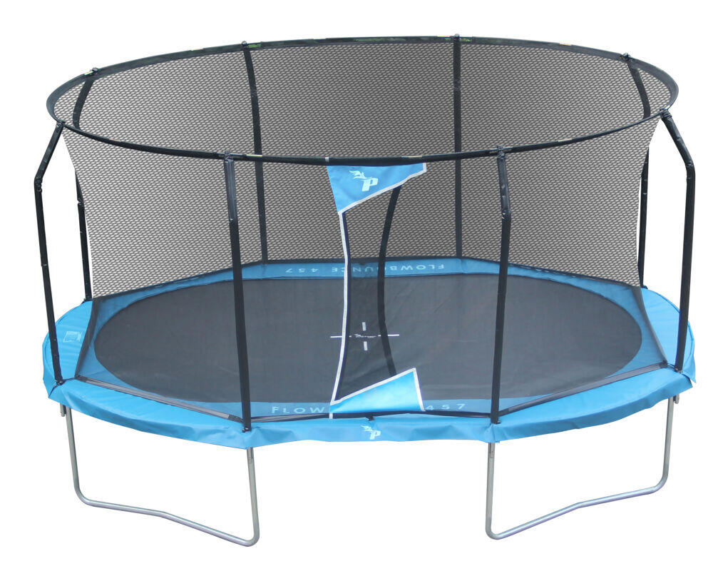 Pro Flyer Flowbounce trampoline 4,57 m komplett Oval trampoline med 8 ben og utvendig mål på 4,57 x 3,05 meter. Leveres komplett med sikkerhetsnett, kantpolstring, fjærer og hoppeduk.