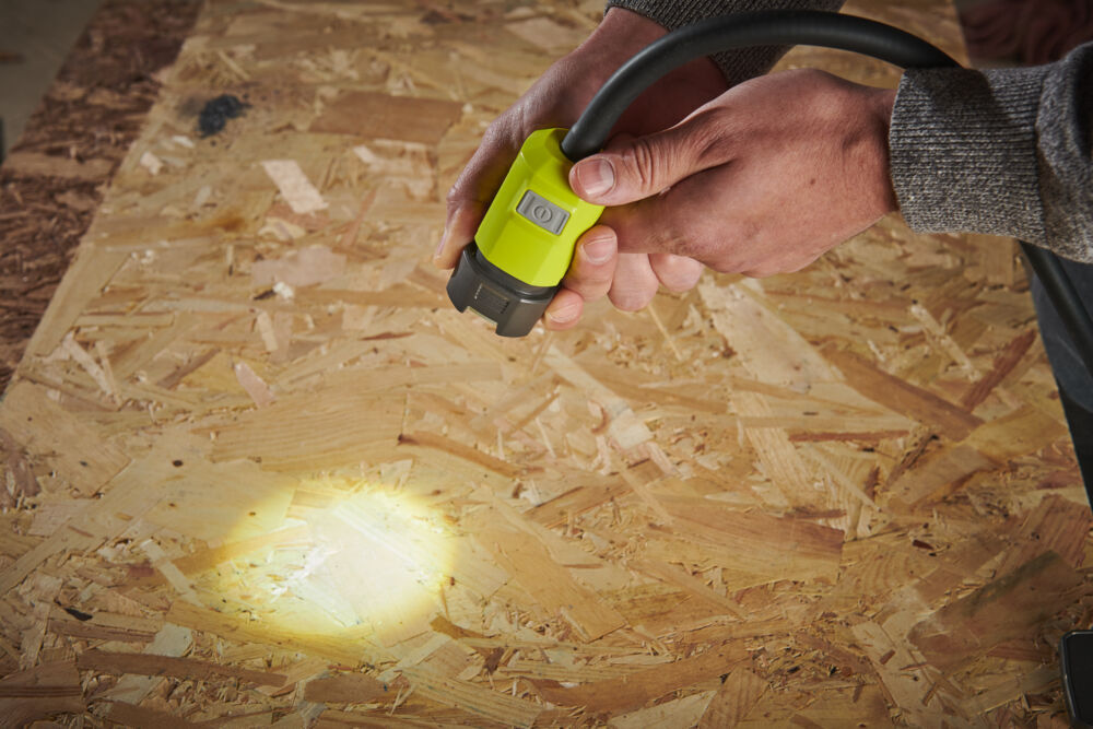Produkt miniatyrebild Ryobi ONE+  RLCF18-0 Arbeidslampe med klemme
