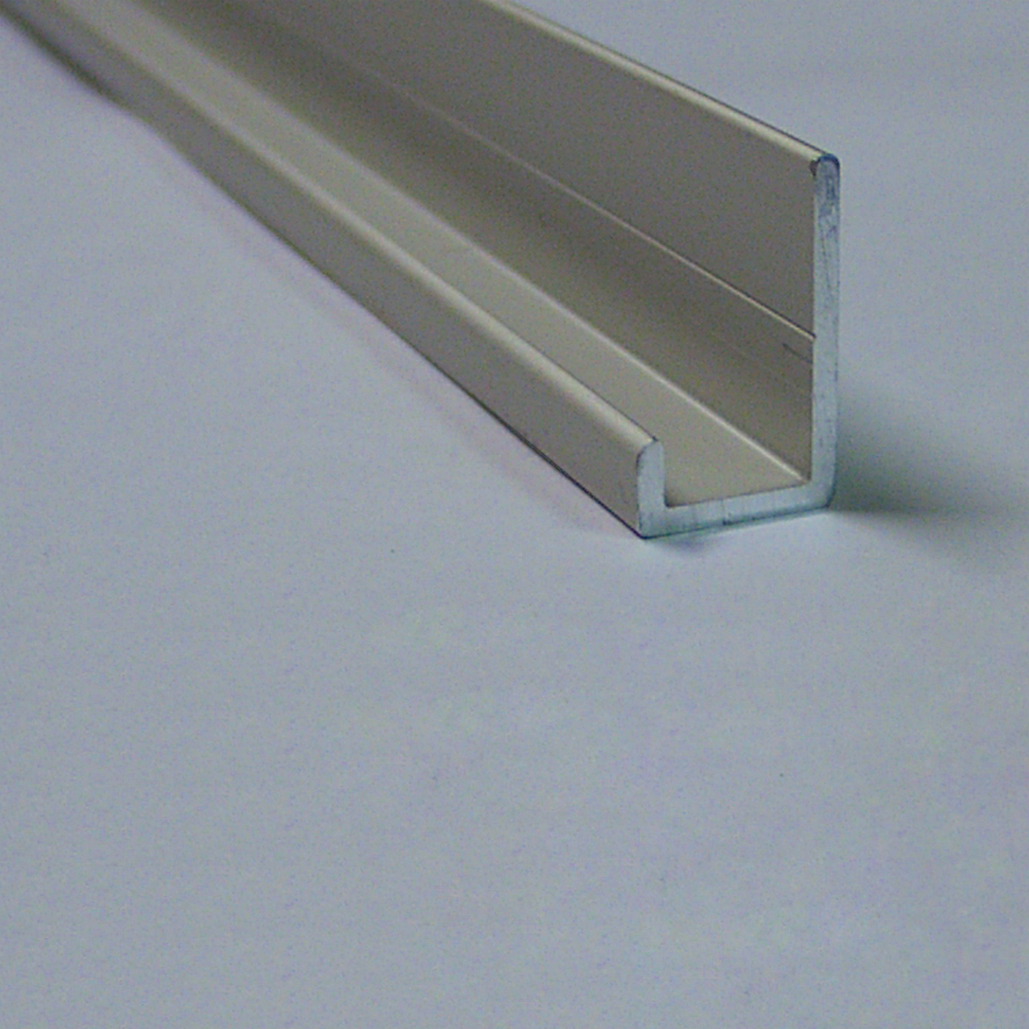 Produkt miniatyrebild Fibo aluminium bunnlist 2400mm